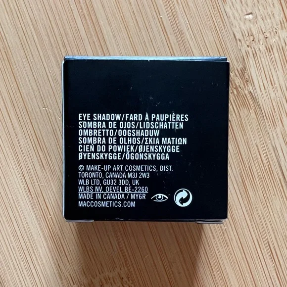 MAC eyeshadow in “greystone” matte - Picture 4 of 5